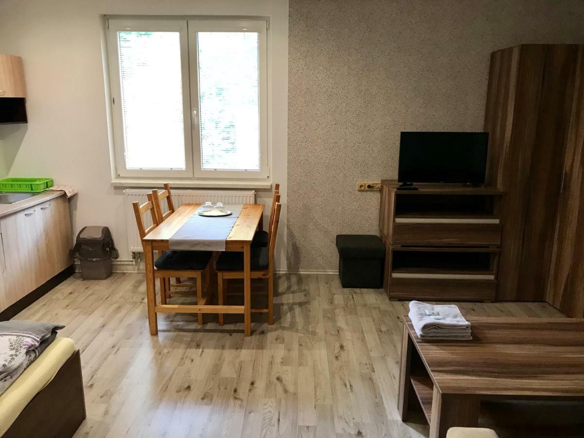 Restaurace Penzion Pod Sumarnikem Tvarozna Lhota Eksteriør bilde